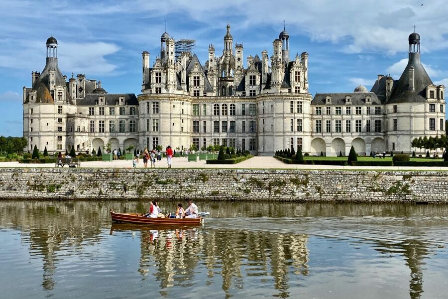 Loire Valley Castles: Chenonceau, Amboise & Da Vinci Trip - Lunch in Amboise: one hour is enough if you plan