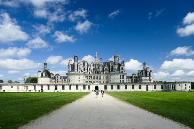 Loire Valley Castles Day Trip from Paris with Complementary Wine - Meeting near the Paris Catacombs: start early and plan your arrival