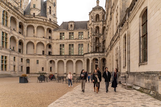 Loire Valley Castles Trip with Chenonceau and Chambord from Paris - Château de Cheverny: A Family Home with Dogs and Gardens