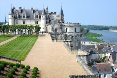 Loire Valley Castles VIP Private Tour: Chambord, Chenonceaux, Amboise - What You’re Paying For at About $916.67 per Person