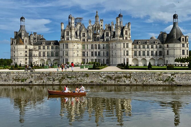 Loire Valley Royal Castles Guided Small group Day Trip from Paris - Château de Chenonceau: Ladies’ Power and a Bridge Over Water