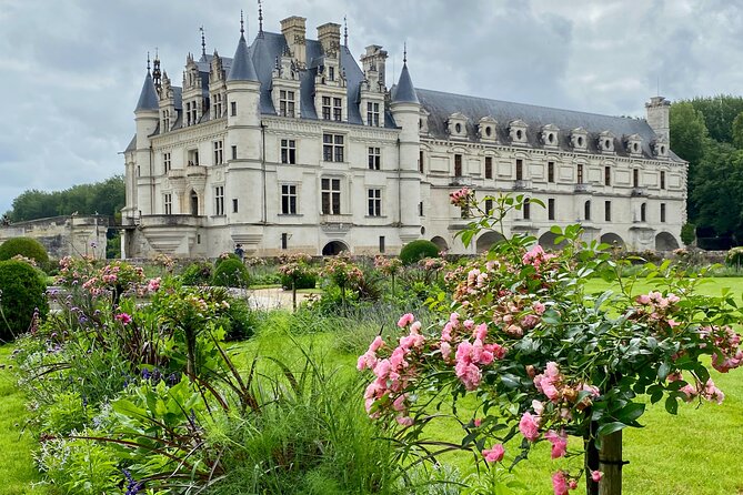 Loire Valley Royal Castles Guided Small group Day Trip from Paris - Château Royal d’Amboise: Gothic-to-Renaissance and Leonardo’s Tomb