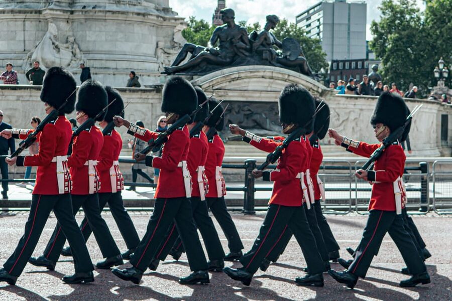 London: Buckingham Palace and Changing of the Guards Tour - Buckingham Palace in Two Hours: what you’re really buying