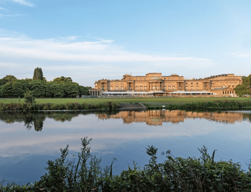 London: Buckingham Palace and Royal London Walking Tour - A royal walk that makes Westminster feel personal