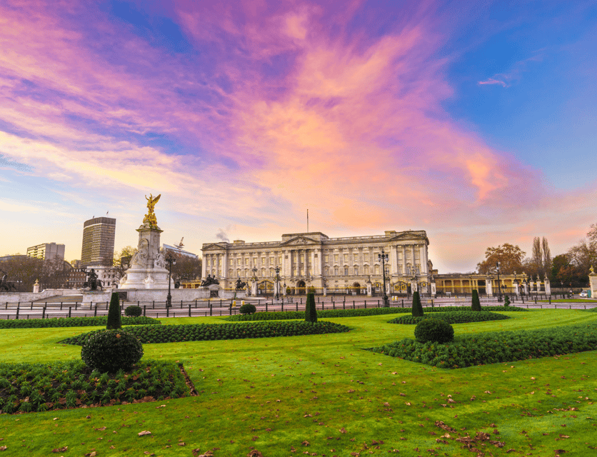 London: Buckingham Palace and Royal London Walking Tour - Starting at the King’s Gallery, then linking the royal world