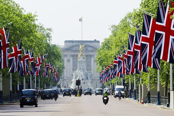London: Buckingham Palace & Big Ben (& Westminster Abbey entry) - Why a Westminster Walking Route Beats Random Stops