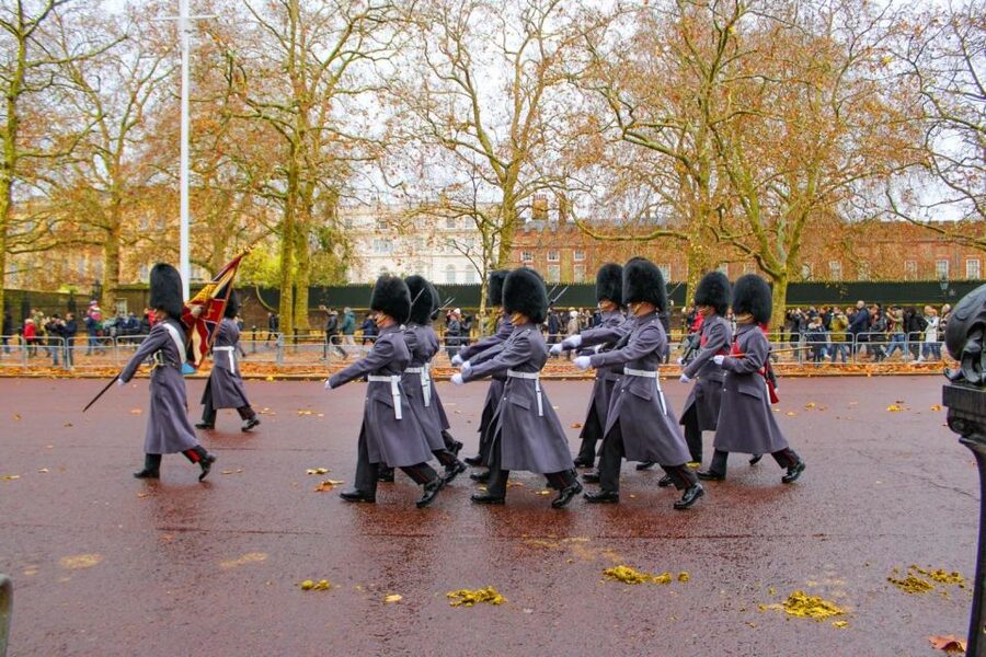 London: Buckingham Palace & Changing of the Guard Experience - Timing, music, and the reality of short-notice changes