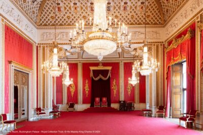 London: Buckingham Palace State Rooms & Royal Walking Tour - Clarence House and St James’s Palace: why the outside stops matter