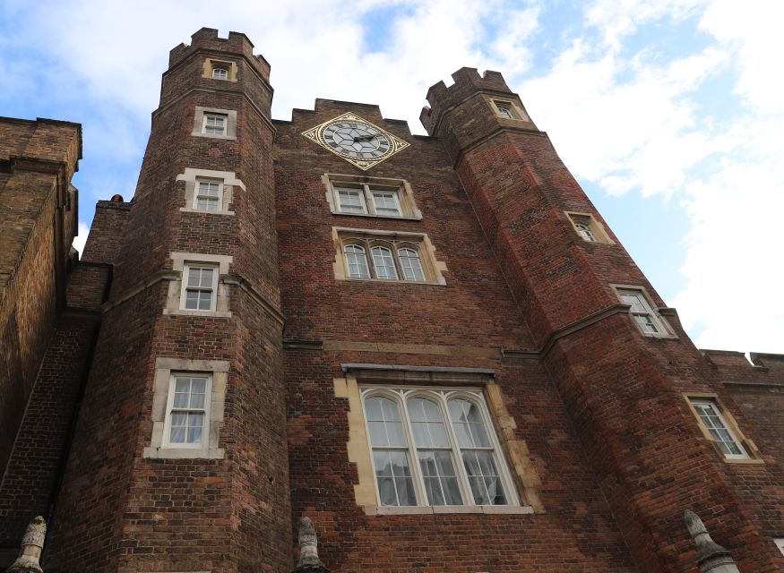 London: Buckingham Palace Walk & Tea at Kensington Palace - The red bus loop to the Royal Albert Memorial and parks