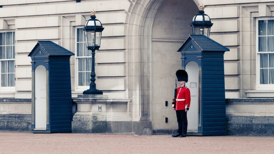 London: Buckingham Palace Walk & Tea at Kensington Palace - Afternoon Tea at Kensington Palace: the part you’ll remember (and eat first)