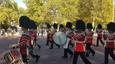 London: Buckingham Palace, Westminster Abbey & Big Ben Tour - Green Park to Buckingham Palace: Photos, Royal Grounds, and Practical Explanations