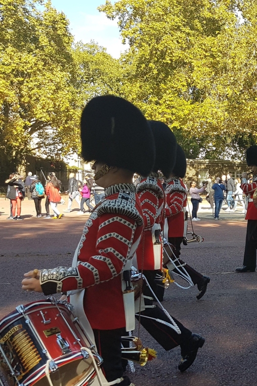 London: Buckingham Palace, Westminster Abbey & Big Ben Tour - Entering Westminster Abbey With Skip-The-Line Tickets: What the Abbey Time Feels Like