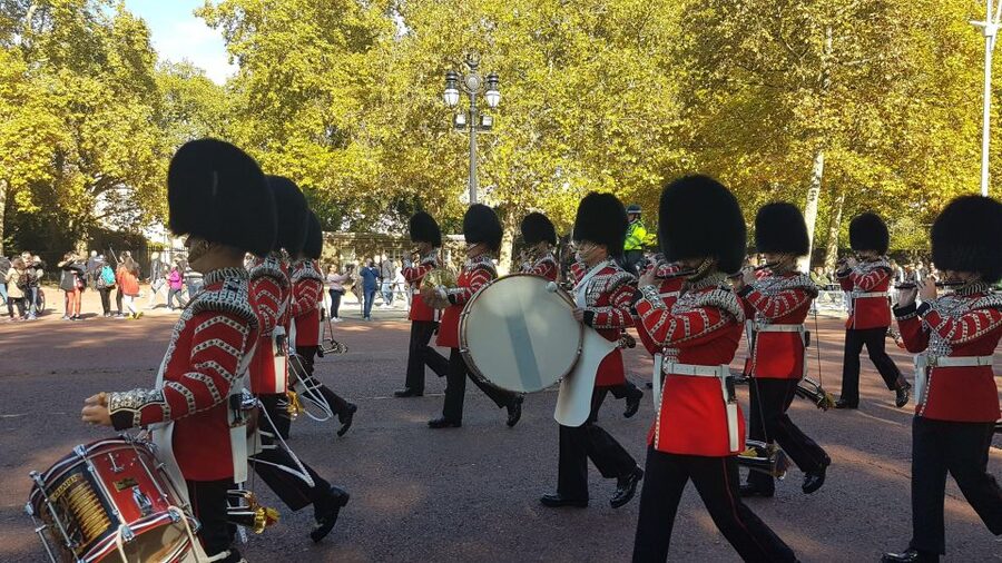 London: Buckingham Palace, Westminster Abbey & Big Ben Tour - Green Park to Buckingham Palace: Photos, Royal Grounds, and Practical Explanations