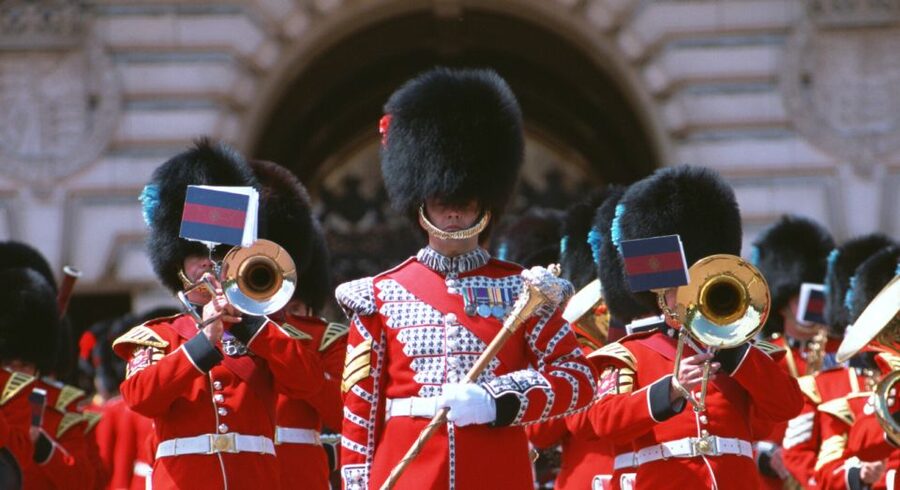 London: Changing of the Guard Tour at Buckingham Palace - Pace, comfort, and who should book this