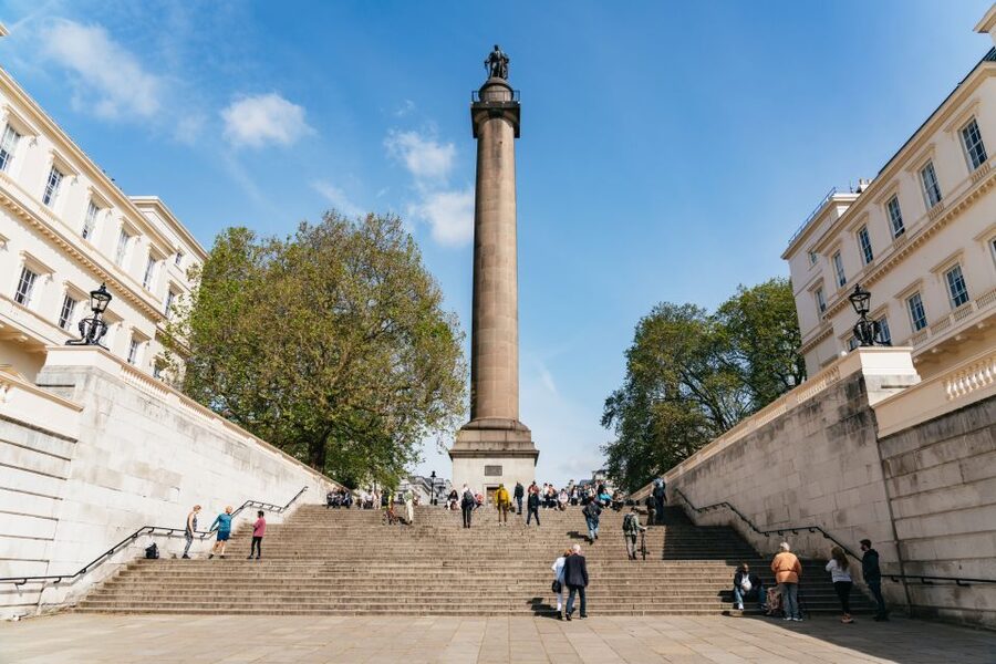 London: Changing of the Guard Tour by Buckingham Palace - Key highlights to plan for