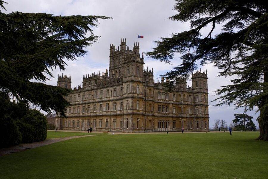 London: Downton Abbey, Cotswolds, and Highclere Castle Tour - Cogges Manor Farm: Yew Tree Farm by the River Windrush