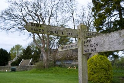 London: Downton Abbey, Cotswolds, and Highclere Castle Tour - Shilton and Bampton: Real Cotswolds Villages in a Downton Costume