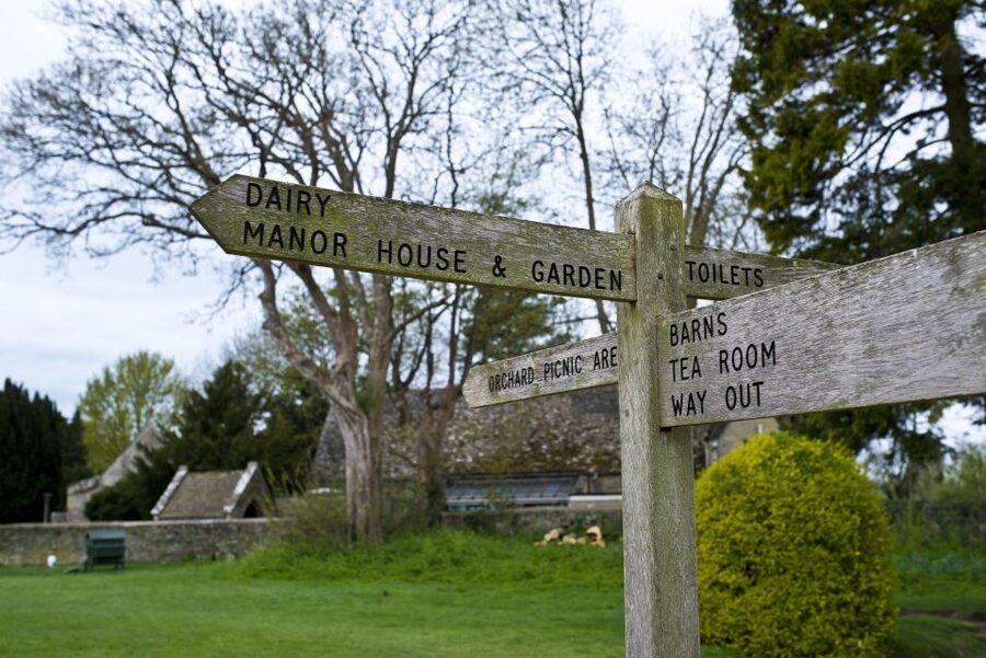 London: Downton Abbey, Cotswolds, and Highclere Castle Tour - Shilton and Bampton: Real Cotswolds Villages in a Downton Costume