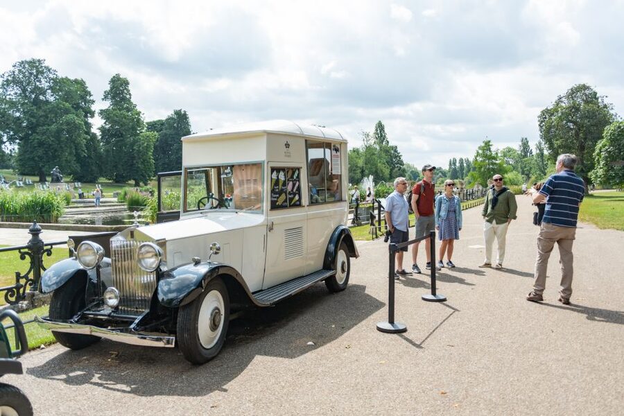 London: Kensington Palace Afternoon Tea & Guided Walk - Why Kensington Palace Gardens makes sense for afternoon tea