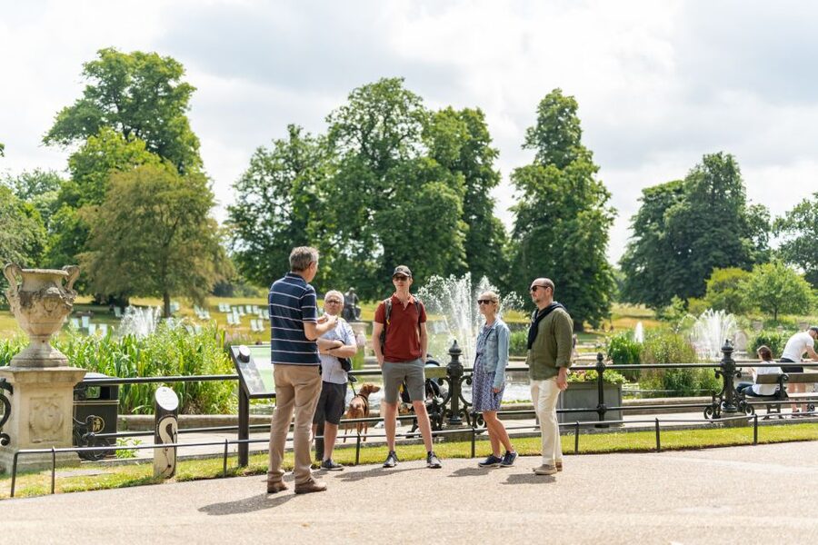 London: Kensington Palace Afternoon Tea & Guided Walk - Getting there: Queensway Station and an easy meet-up