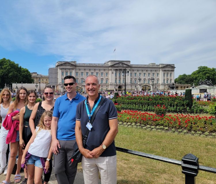 London: Royal Walking Tour and Buckingham Palace Audio Tour - Meet at William III: start where royal stories actually begin