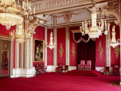 London: Royal Walking Tour and Buckingham Palace Audio Tour - St James Park and St James’s Palace: the short walk that sets the mood