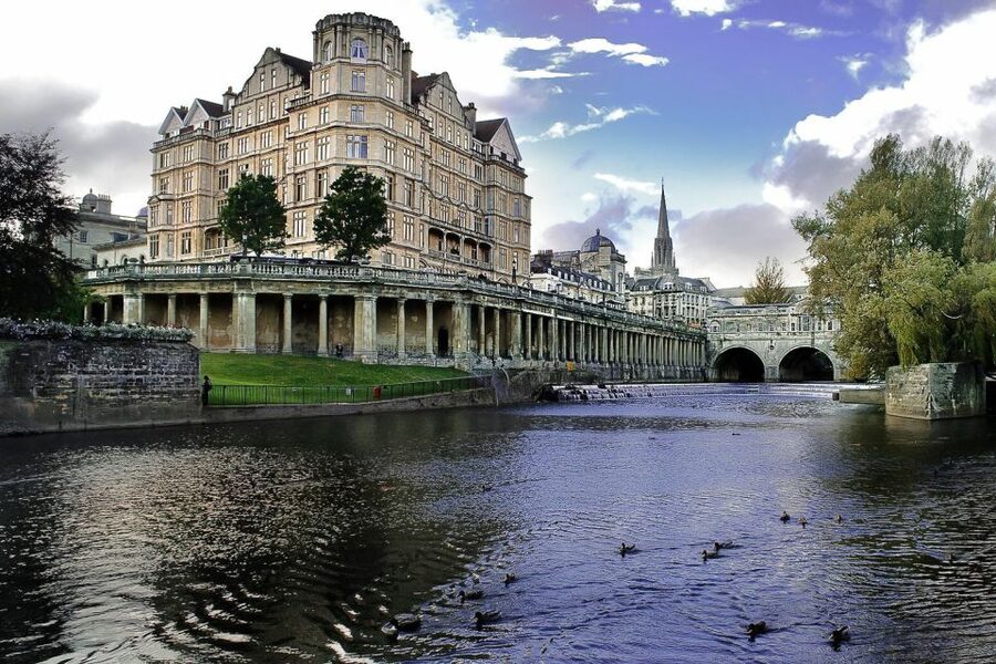 London: Stonehenge, Windsor Castle, Bath, Lacock & Pub Lunch - Bath in a day: Abbey views, Pump Rooms tea, and Pulteney Bridge