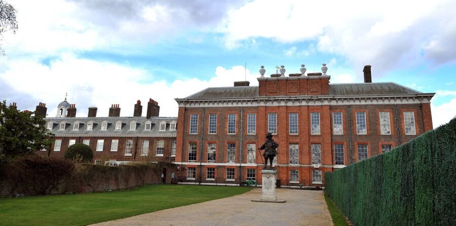 London: Westminster Walking Tour and Kensington Palace Visit - Kensington Palace visit: two self-guided hours with your included ticket