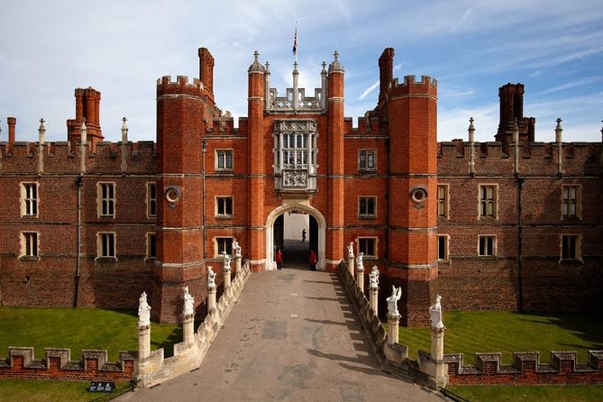London, Windsor Castle, Hampton Court Palace with Free Snack Pack - How the Day Really Flows: Windsor, Chapel, then Hampton Court