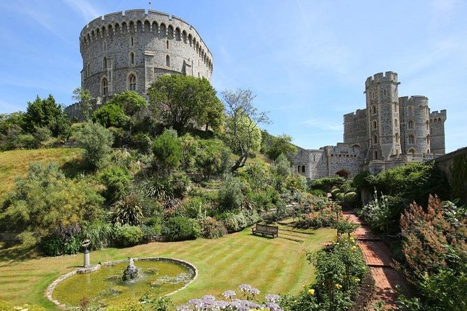 London, Windsor Castle, Hampton Court Palace with Free Snack Pack - What the Guide Adds on the Coach (and What You Handle Inside)