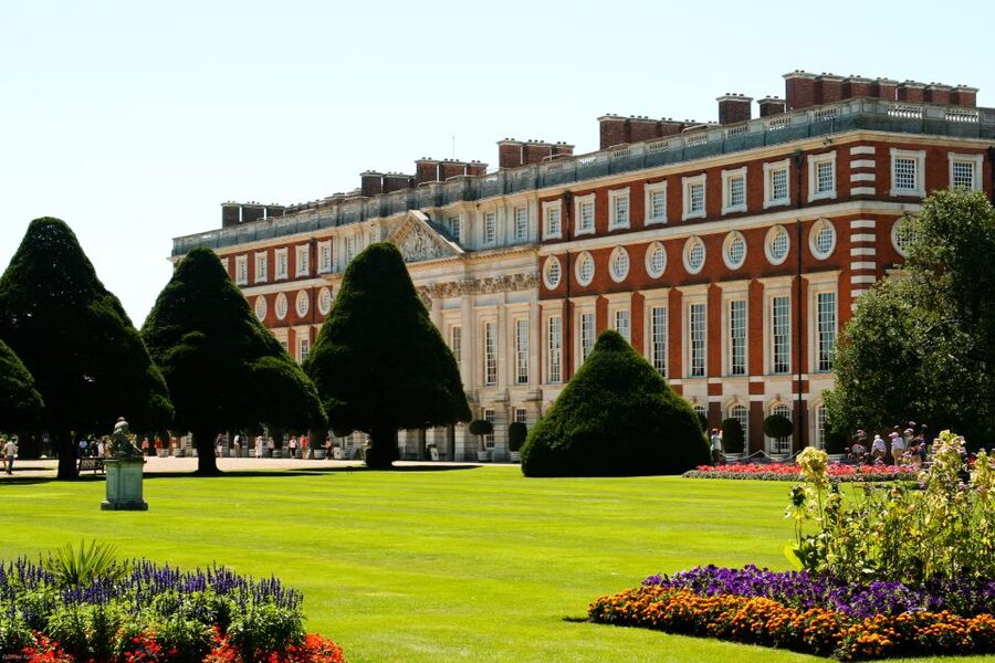 London: Windsor Castle & Henry VIII's Hampton Court Palace - Hampton Court Palace: Henry VIII’s Power Display in Tudor Form
