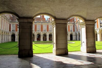 London: Windsor Castle & Henry VIII's Hampton Court Palace - London Panoramic Tour: See the Big Names Without the Logistics Stress