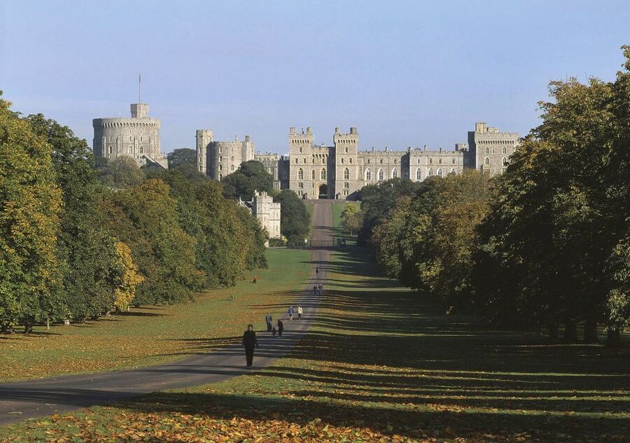 London: Windsor Castle & Henry VIII's Hampton Court Palace - State Rooms, Tudor Kitchens, Gardens, and the Maze That Won’t Quit