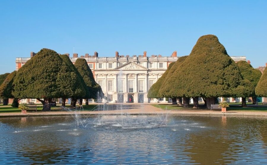 London: Windsor Castle & Henry VIII's Hampton Court Palace - When Windsor State Apartments Are Closed: What Still Works