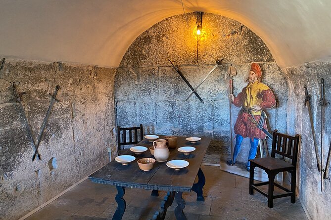 Lords of the Night Prisons Palace: Cells & Torture Tools Visit - Meeting point, stairs, and heat: the day-of details that matter