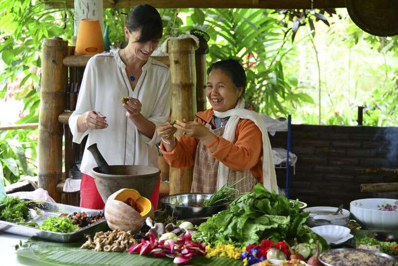 Luang Prabang: Cooking Class at the Former Royal Palace - The Morning Market Ride: Bamboo Baskets, Herbs, and Real Choices