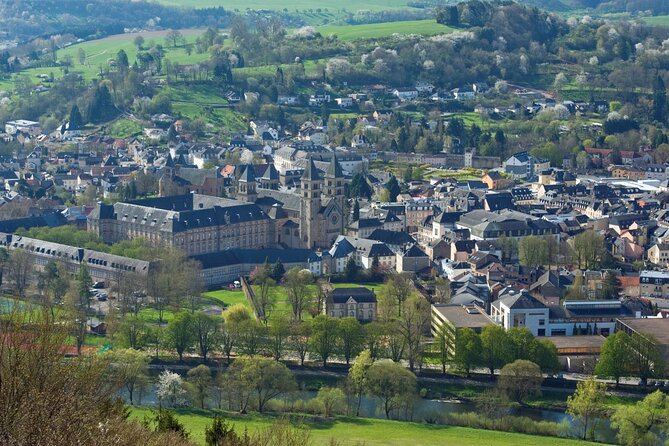 Luxembourg: Nature & Castle Day Trip - Beaufort: quick castle ruins and photo time