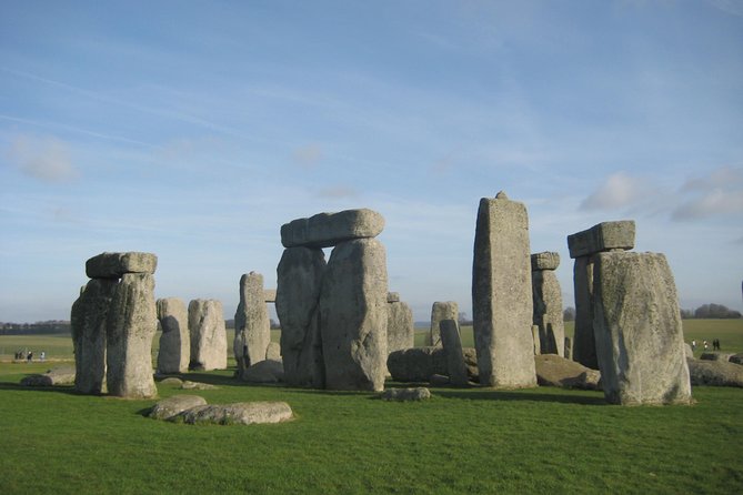 Luxury Private Vehicle Day Hire from & to London via Stonehenge & Windsor Castle - The luxury Mercedes minivan experience (and the small extras that help)