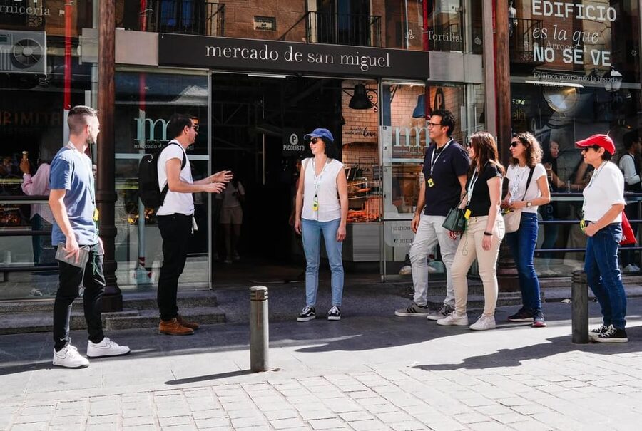 Madrid: 4-Hour Bus Tour with Royal Palace Admission - Old Madrid anchors: Plaza Mayor, Puerta del Sol, and Plaza de Oriente