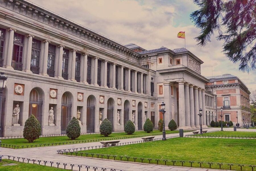 Madrid: El Prado Museum and the Royal Palace Guided Tour - The Walk Between Prado and the Royal Palace: Neptune, Sol, and City Landmarks