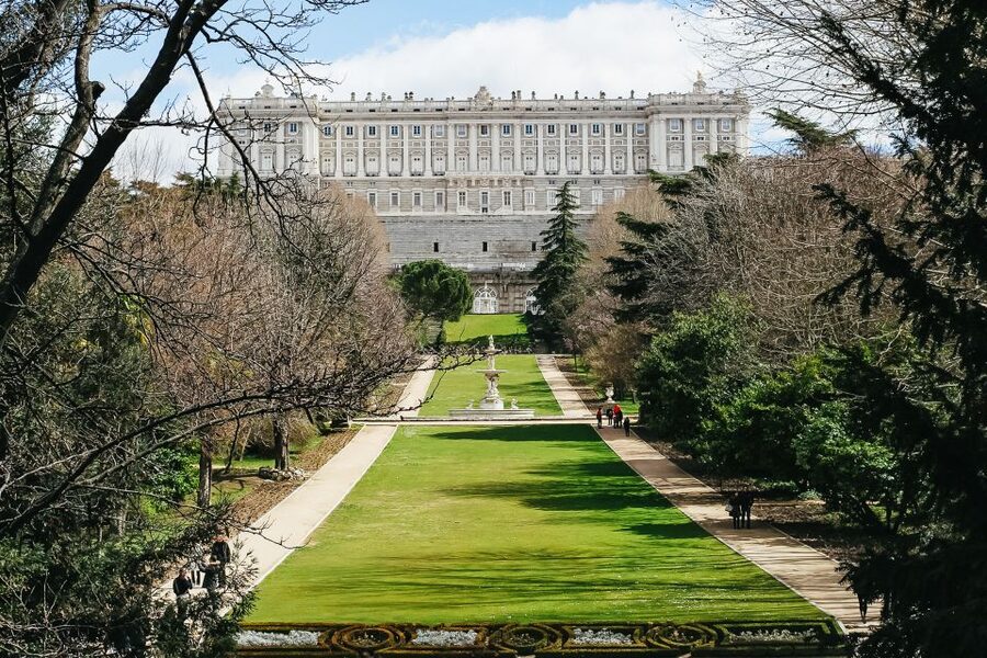 Madrid: Guided Tour of the Royal Palace with Fast Access - The Palace as a Story: From Royal Seats to Official Residence