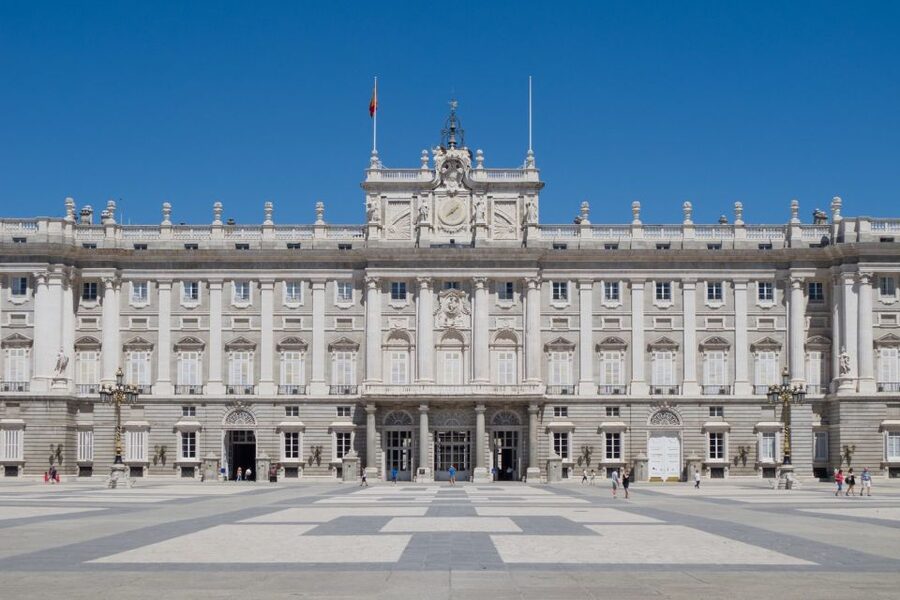 Madrid: Guided Visit to the Royal Palace - Headphones and group pacing: small details that make a big difference
