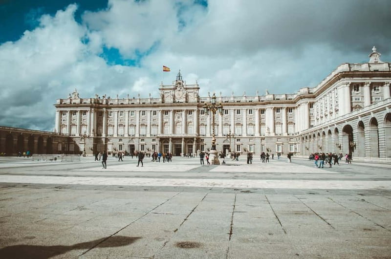 Madrid: Old Town, Poets District, and Royal Palace Tour - Narrow Streets With Personality: Calle de la Salud and Calle del Codo
