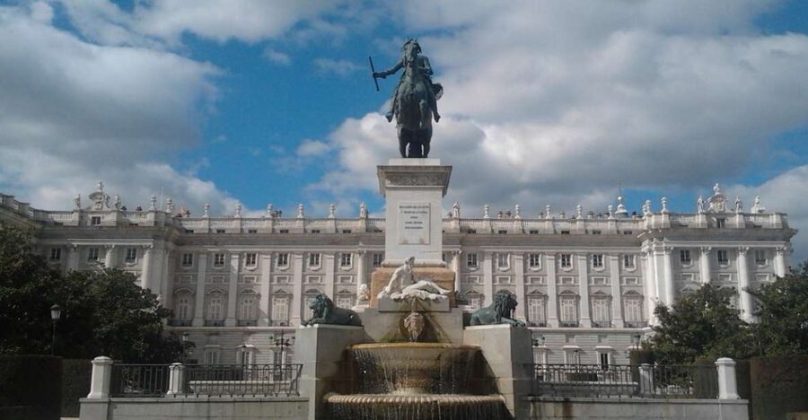 Madrid: Royal Palace and Almudena Cathedral Small-Group Tour - Royal Palace first: what it is and what you should notice