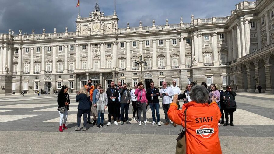 Madrid: Royal Palace Entry Ticket and Small Group Tour - Key points at a glance