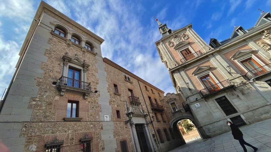 Madrid: Royal Palace Entry Ticket and Small Group Tour - Tapestries and furnishings: what to actually look for