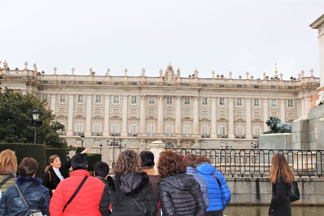 Madrid: Royal Palace Expert Guided Tour with Optional Tapas - Inside the palace: what “2 hours” really means