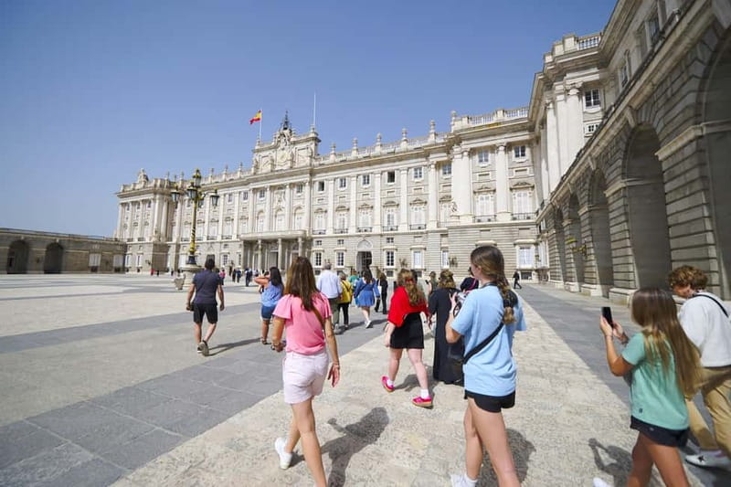 Madrid: Royal Palace Expert Guided Tour with Skip-the-Line - Throne Room and Banquet Hall: Power with good context