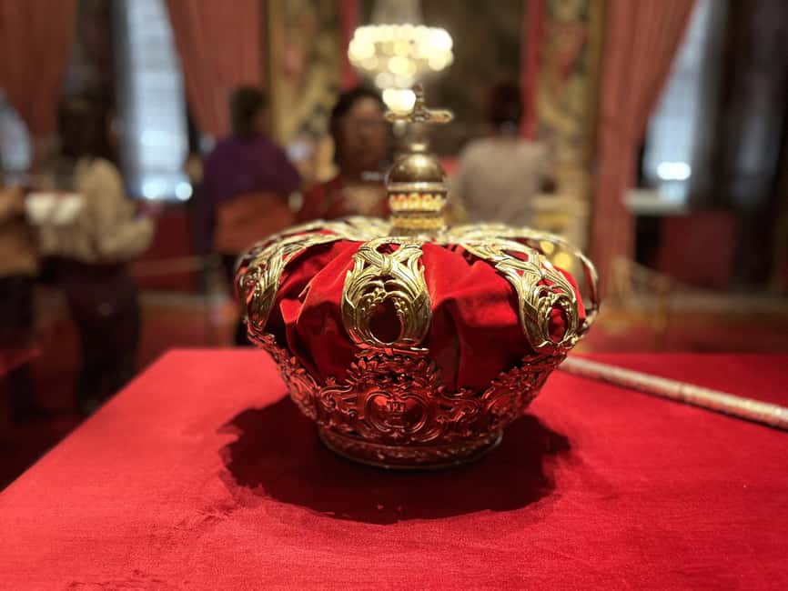 Madrid: Royal Palace Guided Shared Group Tour - Royal Palace in 90 minutes: why this format works
