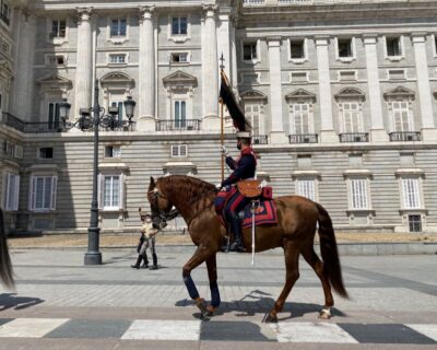 Madrid: Royal Palace Guided Shared Group Tour - Meet by Felipe IV in Plaza de Oriente, then step into the palace mood
